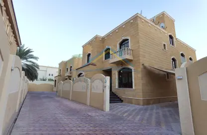 Villa - 5 Bedrooms for rent in Shakhbout City - Abu Dhabi