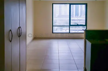 Empty Room image for: Apartment - 1 Bathroom for rent in Al Waleed Paradise - Lake Elucio - Jumeirah Lake Towers - Dubai, Image 1