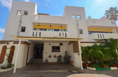 Villa - 4 Bedrooms - 5 Bathrooms for rent in Al Karamah - Abu Dhabi