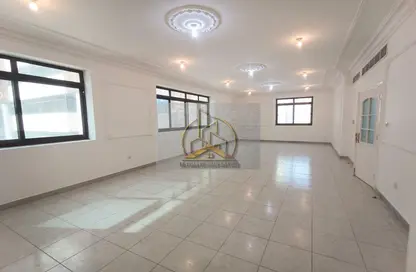 Apartment - 3 Bedrooms - 4 Bathrooms for rent in Khalifa Street - Abu Dhabi