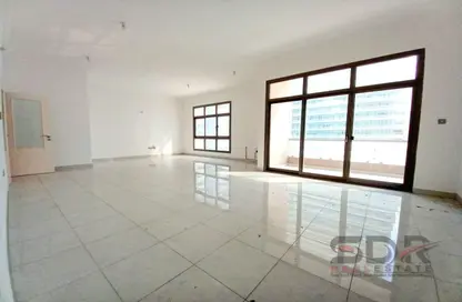 Apartment - 3 Bedrooms - 4 Bathrooms for rent in Khalidiya Twin Towers - Al Khalidiya - Abu Dhabi