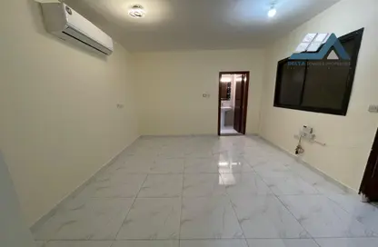 Apartment - 1 Bathroom for rent in Al Maharba - Al Karamah - Abu Dhabi