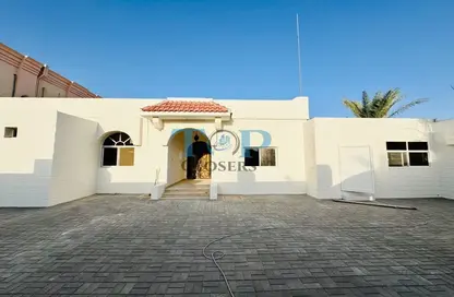 Villa - 4 Bedrooms - 6 Bathrooms for rent in Al Mnaizlah - Falaj Hazzaa - Al Ain