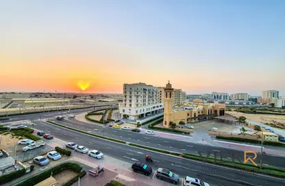 Apartment - 2 Bedrooms - 3 Bathrooms for sale in Mazaya 19 - Queue Point - Dubai Land - Dubai