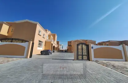 Villa - 4 Bedrooms - 5 Bathrooms for rent in Mohamed Bin Zayed Centre - Mohamed Bin Zayed City - Abu Dhabi