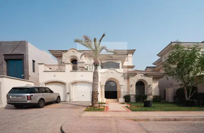 Villa - 4 Bedrooms - 3 Bathrooms for rent in Palm Jumeirah - Dubai