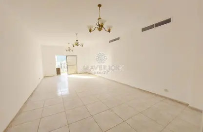 Apartment - 2 Bedrooms - 2 Bathrooms for rent in Al Wahda Building - Al Majaz 2 - Al Majaz - Sharjah