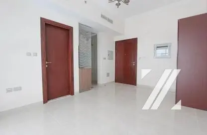 Apartment - 1 Bathroom for rent in Sooma Residence - Majan - Dubai