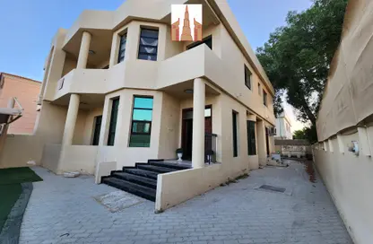 Villa - 4 Bedrooms - 5 Bathrooms for rent in Al Falaj - Al Riqqa - Sharjah