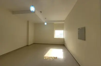 Apartment - 1 Bedroom - 2 Bathrooms for rent in Infinity Building - Sheikh Zayed Road - Dubai