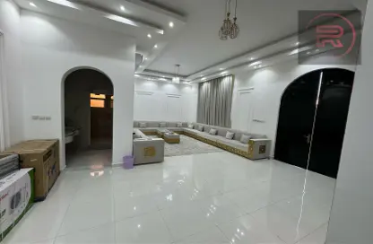 Villa - 7 Bedrooms for rent in Julfar - Ras Al Khaimah