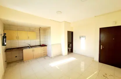 Apartment - 1 Bathroom for rent in Fire Station Road - Muwaileh - Sharjah