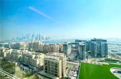 Apartment - 1 Bathroom for sale in The Palm Tower - Palm Jumeirah - Dubai