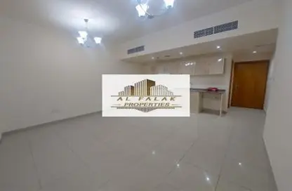 Apartment - 1 Bathroom for rent in Al Nahda Complex - Al Nahda - Sharjah