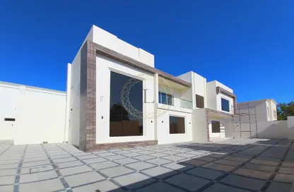 Villa - 5 Bedrooms - 7 Bathrooms for rent in Al Maqam - Al Ain