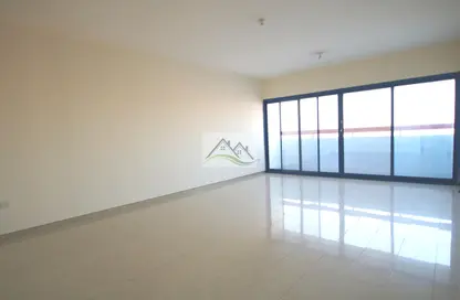 Empty Room image for: Apartment - 2 Bedrooms - 3 Bathrooms for rent in Madinat Zayed - Abu Dhabi, Image 1