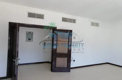 Apartment - 2 Bedrooms - 2 Bathrooms for rent in Electra Tower - Electra Street - Abu Dhabi