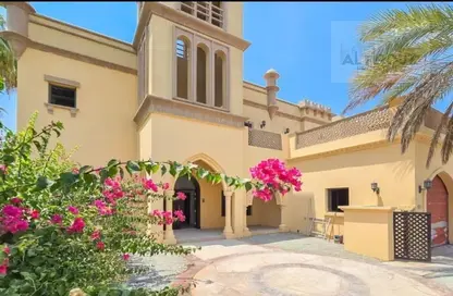 Villa - 4 Bedrooms - 5 Bathrooms for rent in Canal Cove Frond E - Canal Cove Villas - Palm Jumeirah - Dubai