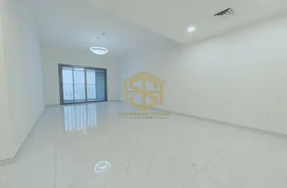 Apartment - 2 Bedrooms - 3 Bathrooms for rent in Titanium Tower - Al Karama - Dubai