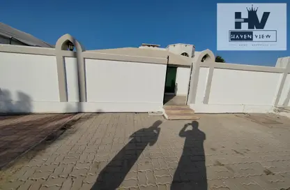 Villa - 2 Bedrooms - 2 Bathrooms for rent in Binal Jesrain - Between Two Bridges - Abu Dhabi