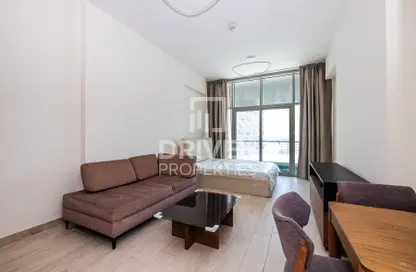 Apartment - 1 Bathroom for rent in Azizi Aliyah - Dubai Healthcare City - Dubai