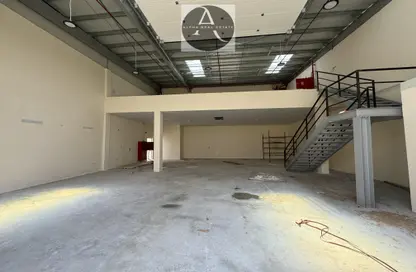 Warehouse - Studio - 1 Bathroom for rent in Al Sajaa - Sharjah