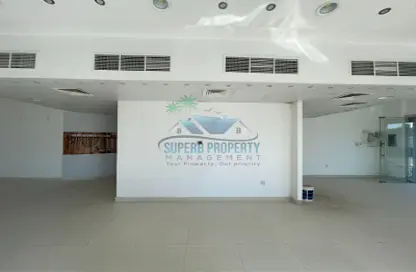 Shop - Studio - 1 Bathroom for rent in Tourist Club Area - Abu Dhabi