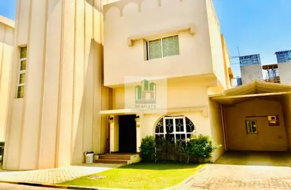 Villa - 3 Bedrooms - 4 Bathrooms for rent in Jumeirah 3 - Jumeirah - Dubai