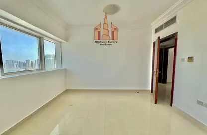 Apartment - 3 Bedrooms - 3 Bathrooms for rent in Al Mamzar Tower - Al Mamzar - Sharjah - Sharjah