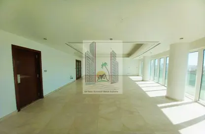 Apartment - 3 Bedrooms - 4 Bathrooms for rent in Crescent Towers - Al Khalidiya - Abu Dhabi