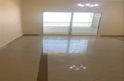 Apartment - 3 Bedrooms - 2 Bathrooms for sale in Al Khan - Sharjah