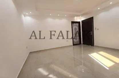 Apartment - 2 Bedrooms - 2 Bathrooms for rent in Shakhbout City - Abu Dhabi