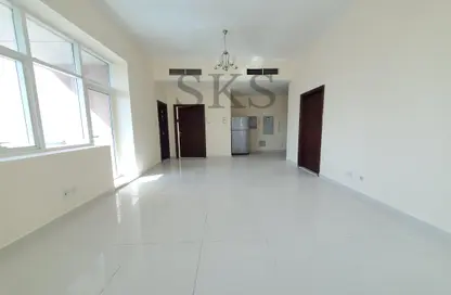 Apartment - 1 Bedroom - 2 Bathrooms for rent in Metro Building - Al Barsha 1 - Al Barsha - Dubai