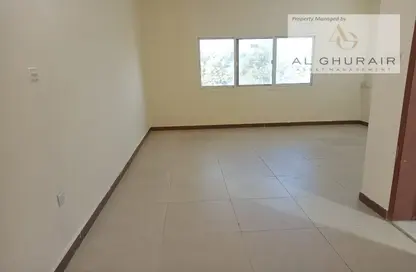 Apartment - 1 Bathroom for rent in Al Aweer 1 - Al Aweer - Dubai