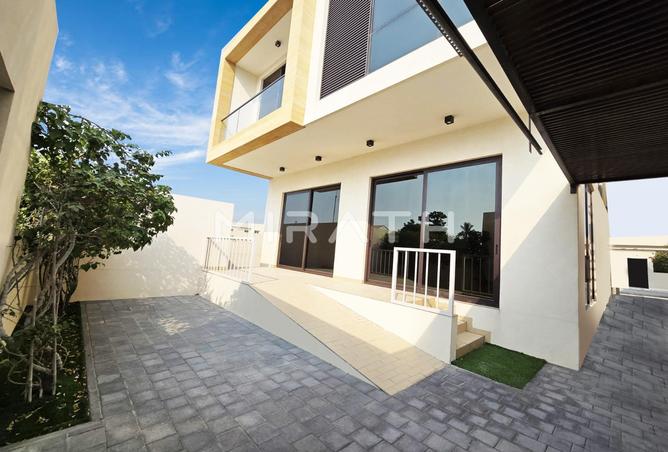 Villa - 5 Bedrooms - 6 Bathrooms for rent in Umm Suqeim 1 Villas - Umm Suqeim 1 - Umm Suqeim - Dubai