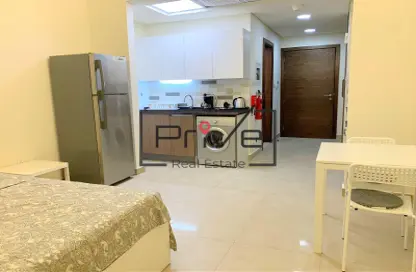 Apartment - 1 Bathroom for rent in Azizi Plaza - Al Furjan - Dubai