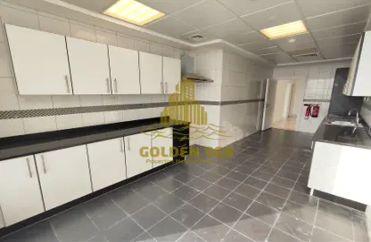 Apartment - 3 Bedrooms - 5 Bathrooms for rent in Al Dhabi Building - Airport Road - Abu Dhabi