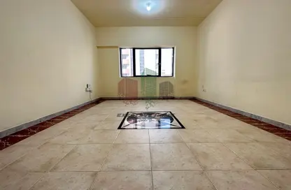 صورة لـ غرفة فارغة شقة - غرفة نوم - 2 حمامات للايجار في ابراج ابوظبي للتجارة - منطقة النادي السياحي - أبوظبي ، صورة رقم 1