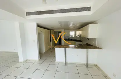 Villa - 4 Bedrooms - 4 Bathrooms for rent in Springs 6 - The Springs - Dubai