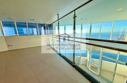 Penthouse - 4 Bedrooms - 6 Bathrooms for rent in Al Reef Tower - Corniche Road - Abu Dhabi