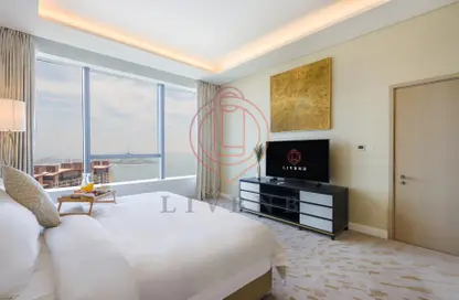 Room / Bedroom image for: Apartment - 1 Bedroom - 2 Bathrooms for rent in The Palm Tower - Palm Jumeirah - Dubai, Image 1