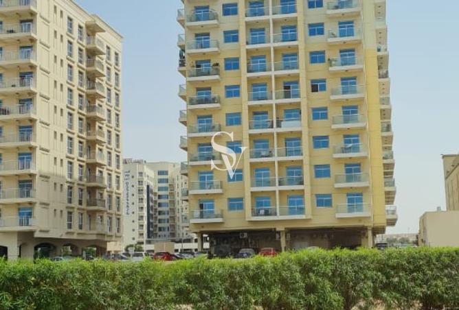 Apartment - 2 Bedrooms - 2 Bathrooms for sale in Mazaya 8 - Queue Point - Dubai Land - Dubai