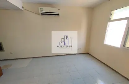 Apartment - 1 Bathroom for rent in Muwaileh 3 Building - Muwaileh - Sharjah