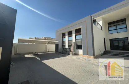 Villa - 5 Bedrooms for rent in Madinat Al Riyad - Abu Dhabi