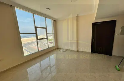 Apartment - 1 Bedroom - 1 Bathroom for rent in Corniche Tower - Ajman Corniche Road - Ajman