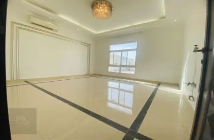 شقة - 1 حمام للايجار في مجمع فيلات - مدينة خليفة - أبوظبي