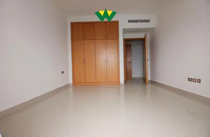 Apartment - 3 Bedrooms - 3 Bathrooms for rent in Cornich Al Khalidiya - Al Khalidiya - Abu Dhabi