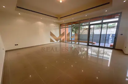 Villa - 5 Bedrooms - 6 Bathrooms for rent in Al Dhabi Residence complex - Khalifa Park - Eastern Road - Abu Dhabi