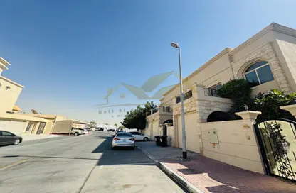 Villa - 4 Bedrooms - 6 Bathrooms for rent in Al Garhoud - Dubai