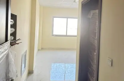 Apartment - 1 Bedroom - 2 Bathrooms for rent in Al Jurf Industrial 1 - Al Jurf Industrial - Ajman